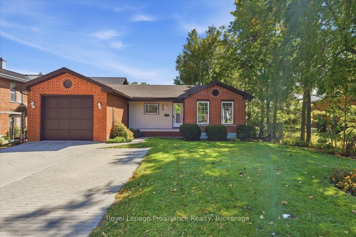 Property Photo:  224 Dundas Street W  ON K7R 2A8 