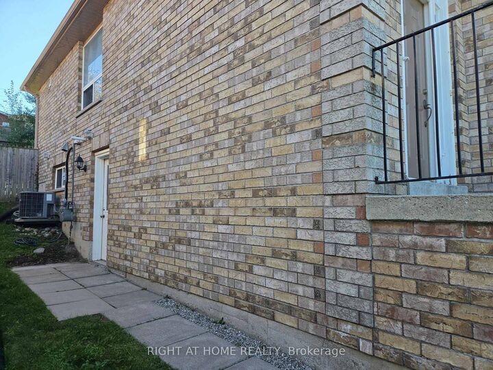 Property Photo:  35 Forest Dale Drive Lower  ON L4M 6M7 