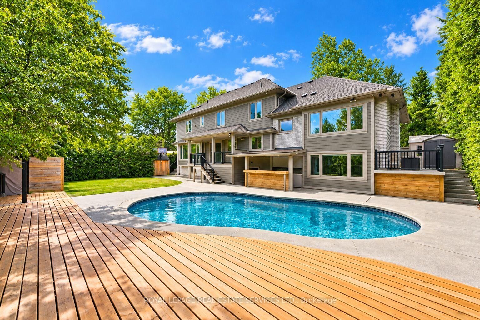 Photo de la propriété: 1601 Venetia Drive ON L6L 1K8
