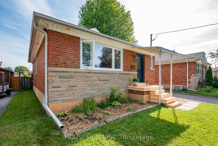 Property Photo:  309 Baldwin Street  ON L1H 6H5 
