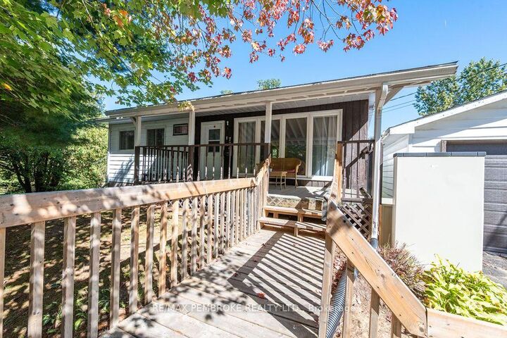 Property Photo: 774 Pinegrove Crescent ON K8A 7E4
