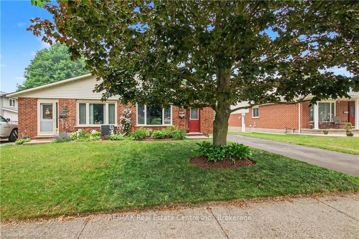 Photo de la propriété:  484B Red Fox Drive  ON N2K 2V8 