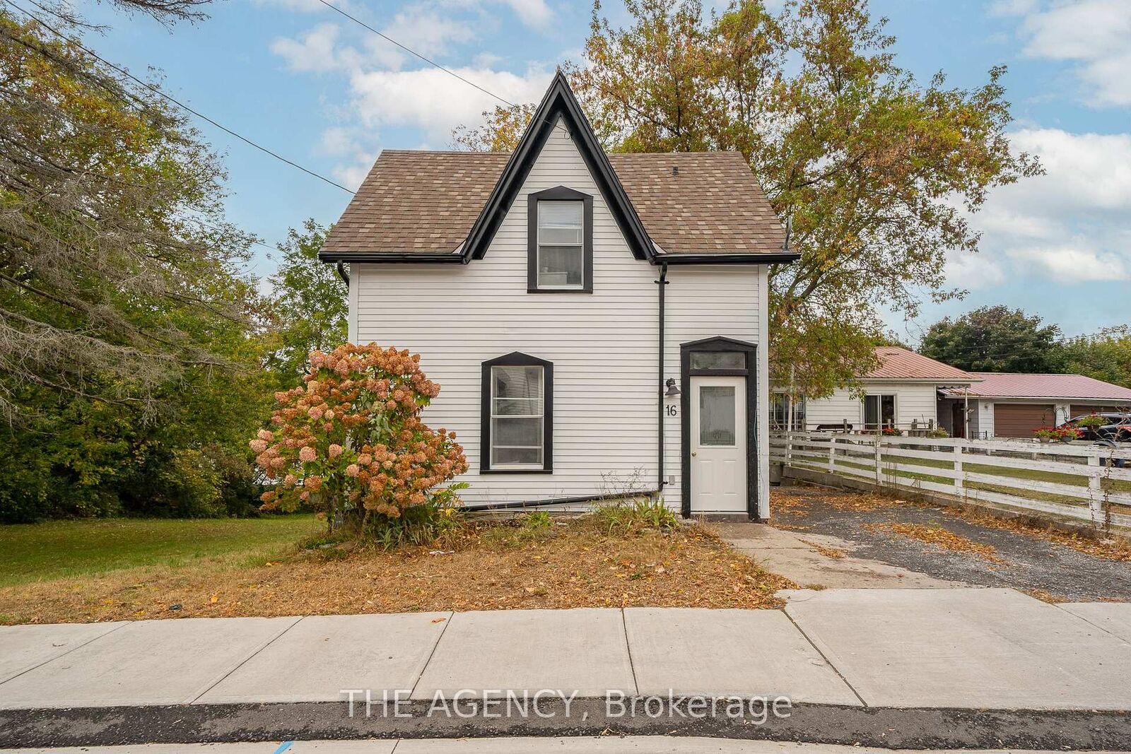 Property Photo:  16 Elks Street  ON K0K 2T0 
