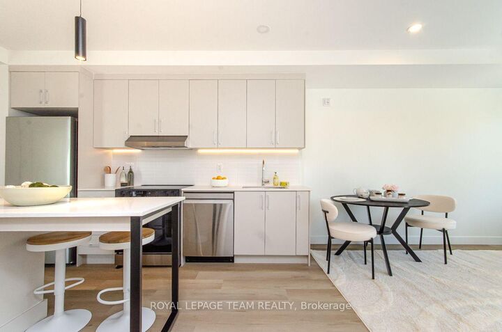 Property Photo:  398 Roosevelt Avenue 203  ON K2A 1Z3 