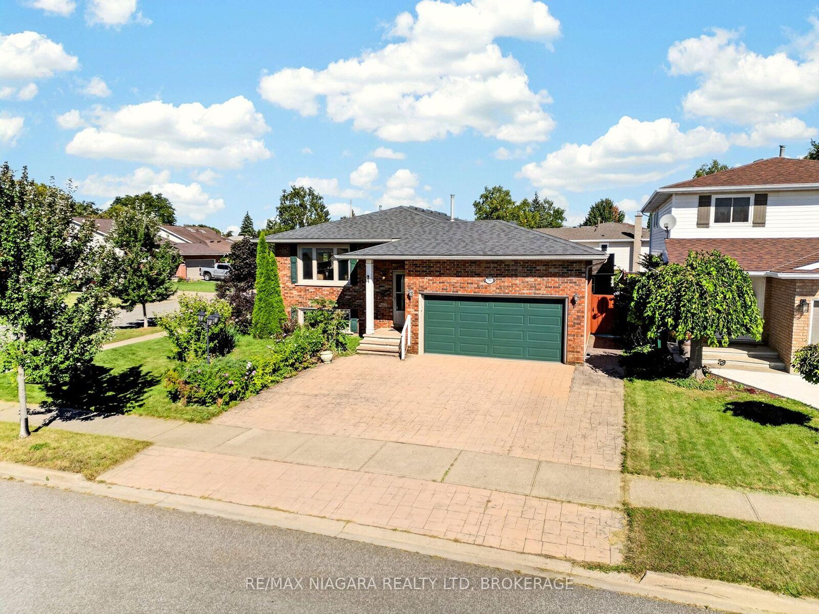 Property Photo: 7905 Salisbury Place ON L2H 2W7