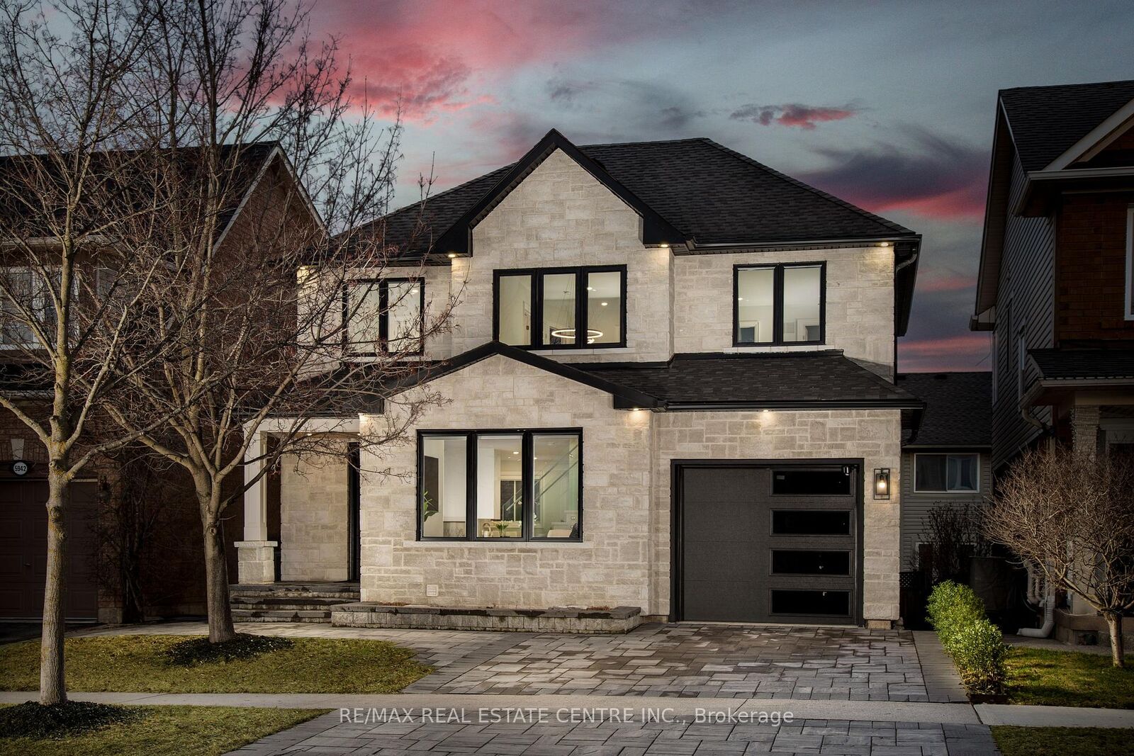 Photo de la propriété: 5940 Blue Spruce Avenue ON L7L 6T2