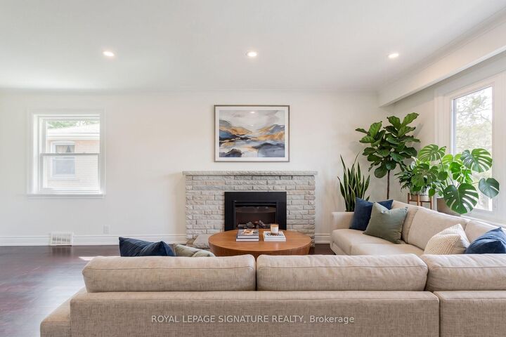 Property Photo:  91 Bishop Avenue Main  ON M2M 1Z5 