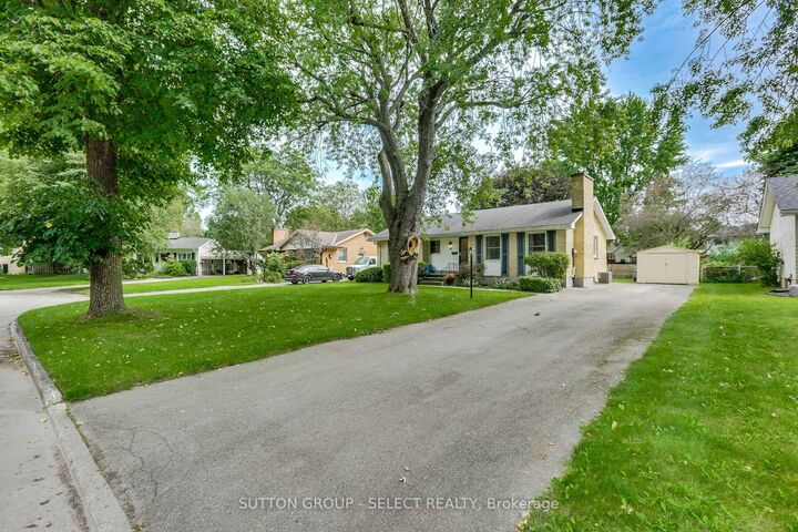 Photo de la propriété:  49 McLeod Crescent  ON N5X 1S7 