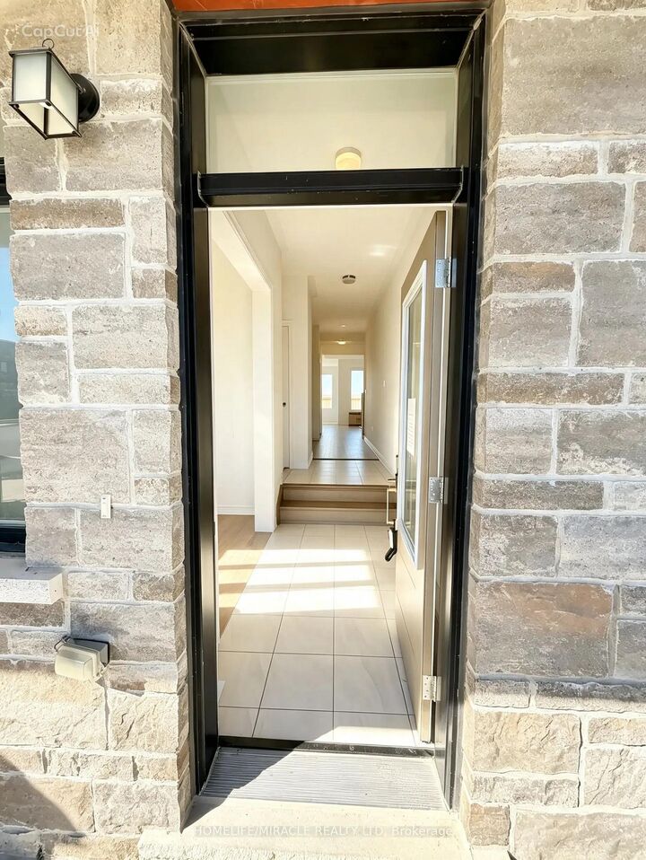Property Photo:  163 Fenchurch Manor  ON L9J 0W9 