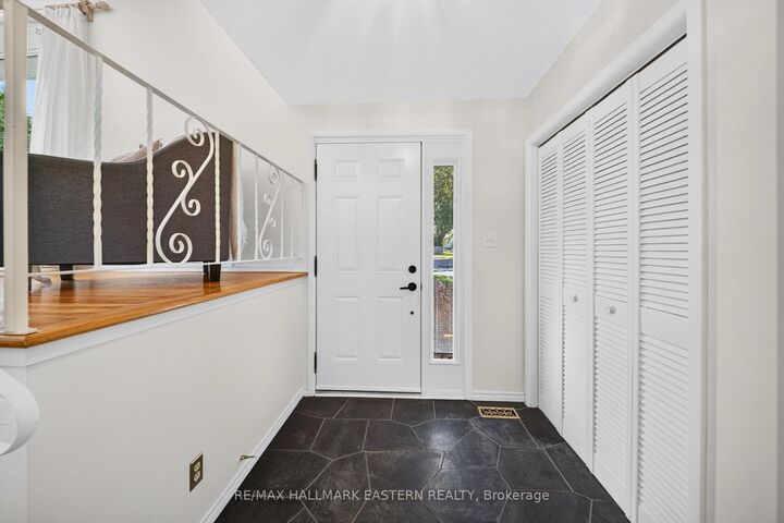 Photo de la propriété: 1337 Franklin Drive W ON K9H 6Z5