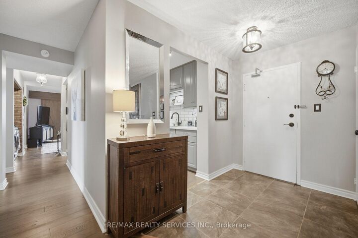 Property Photo: 3151 Bridletowne Circle #602 ON M1W 2T1