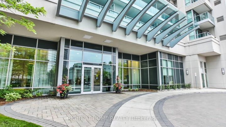 Property Photo:  17 Anndale Drive 1515  ON M5G 2W7 