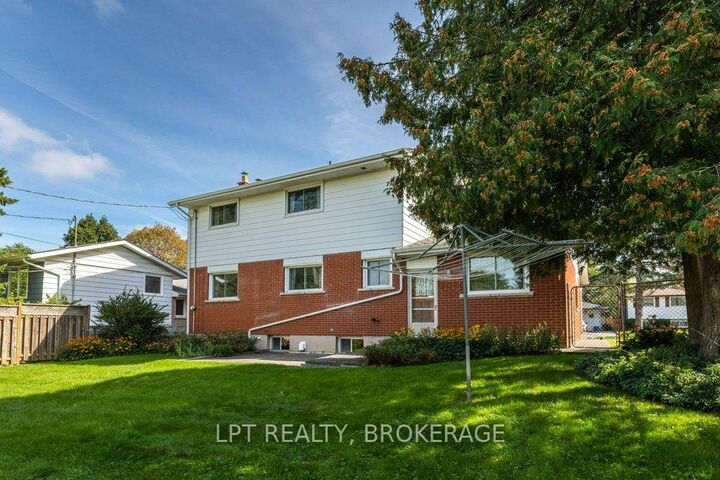 Photo de la propriété: 124 Campbell Crescent ON K7M 1Z5