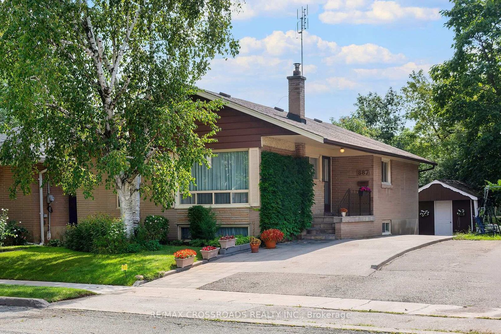 Property Photo:  887 Brimorton Drive  ON M1G 2T8 