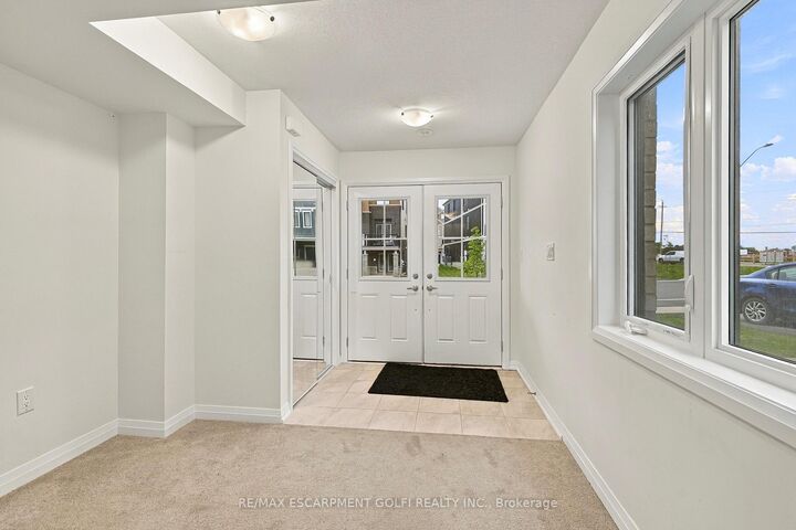 Property Photo:  57 Norwich Crescent  ON N3W 0J4 