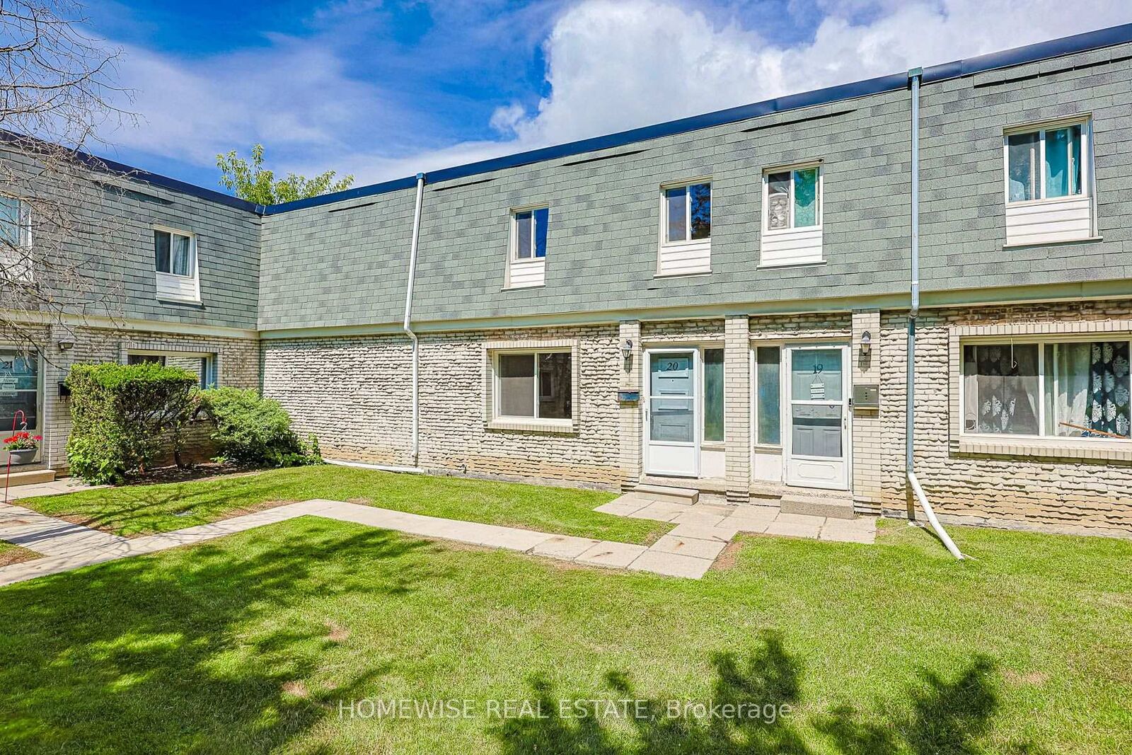 Property Photo:  1400 Winding Trail 48  ON L4X 1W9 