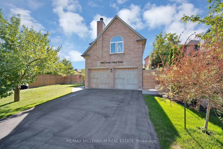 Photo de la propriété: 4165 Credit Point Drive ON L5M 3K3
