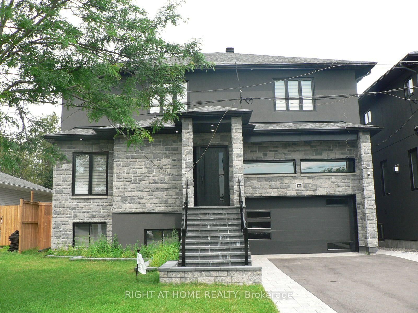 Property Photo:  13 Bell Park Street  ON K2S 1J1 