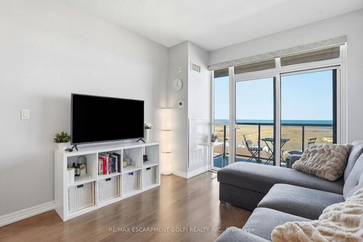 Property Photo:  560 North Service Road 708  ON L3M 0G3 