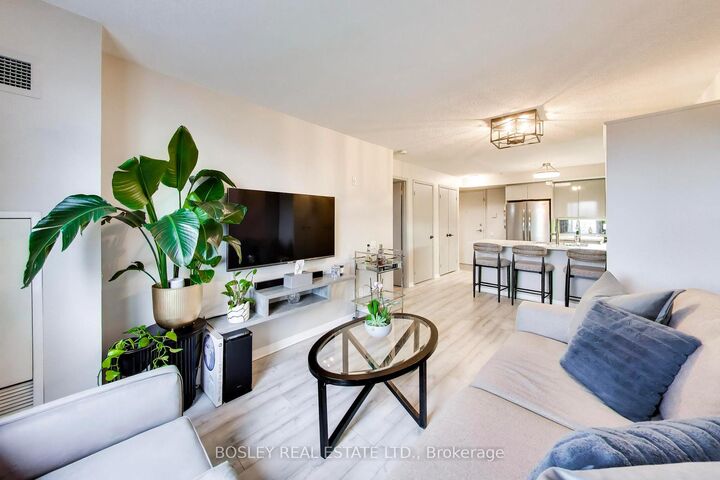 Property Photo:  1050 The Queensway N/A 713  ON M8Z 1P7 