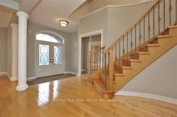Photo de la propriété:  22 St Urbain Drive  ON L4H 2X4 