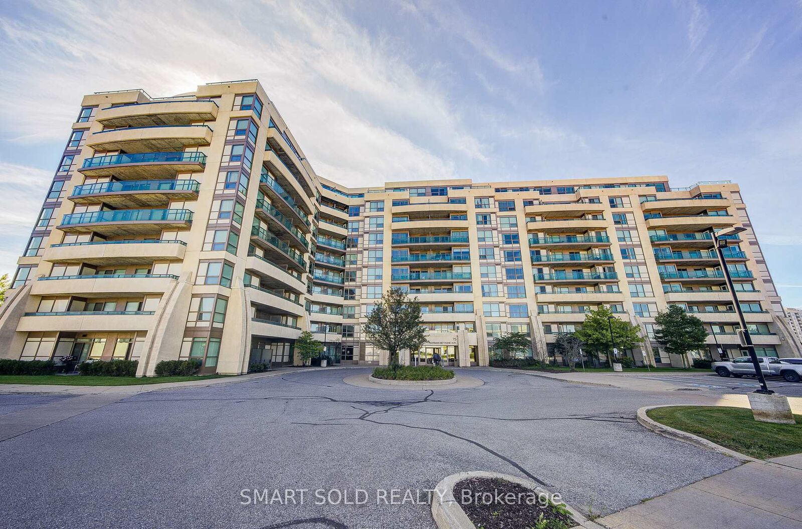 Property Photo:  75 Norman Bethune Avenue 309  ON L4B 0B6 