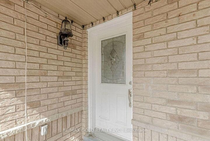 Property Photo:  35 Ridgefield Court  ON L6P 1B4 
