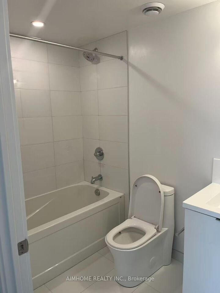 Property Photo:  238 Simcoe St Street 2802  ON M5T 1T4 