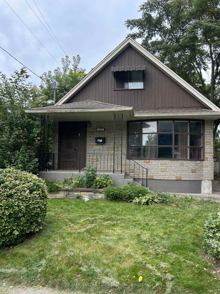 Property Photo:  182 York Street  ON L2R 6G2 