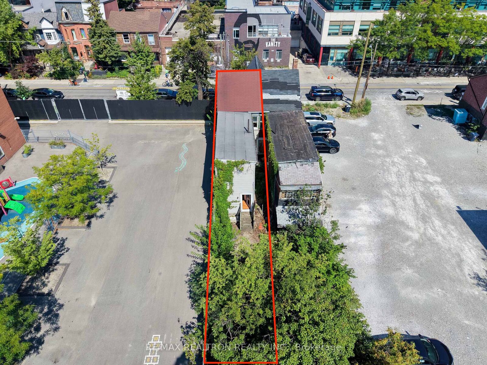 Property Photo:  631 Richmond Street W  ON M6J 1C2 