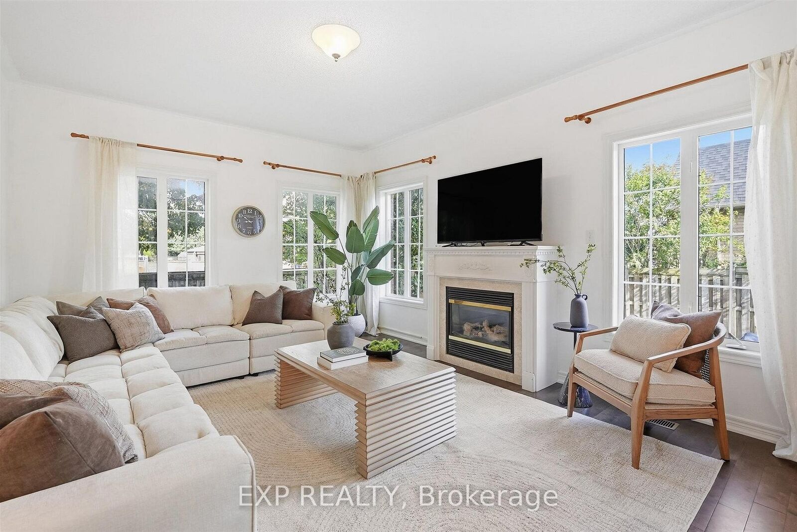 Photo de la propriété:  1046 Agram Drive  ON L6H 7L6 