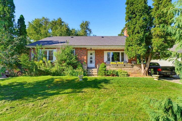 Property Photo: 940 Harvey Place ON L7T 3G1