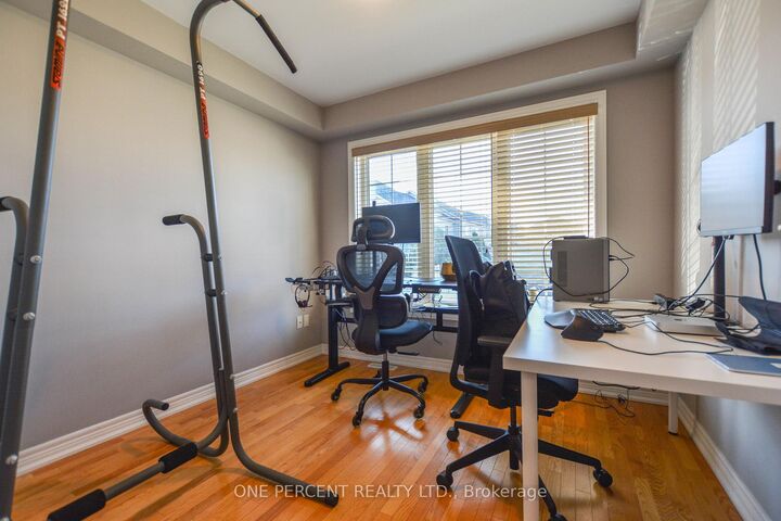 Photo de la propriété: 85 Benjamin Hood Crescent ON L4K 5M7