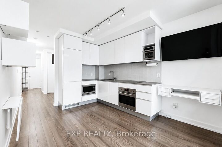 Property Photo:  377 Madison Avenue 216  ON M4V 3E1 