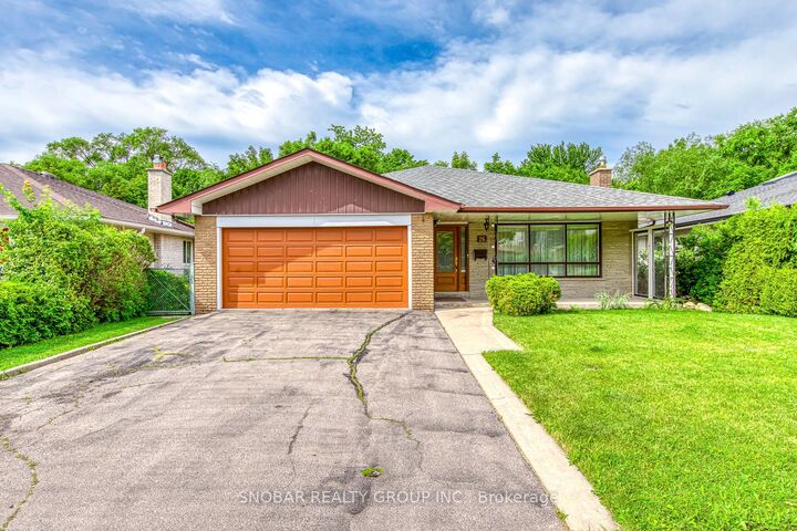 Photo de la propriété: 26 Annabelle Drive ON M9V 3B6