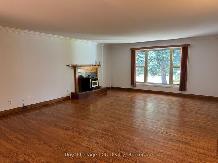 Property Photo: 105 Maple Grove Lane ON N4K 0G2