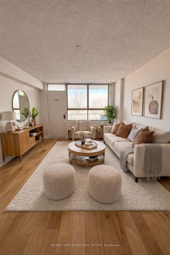 Photo de la propriété:  200 Lotherton Parkway 507  ON M6B 2G9 