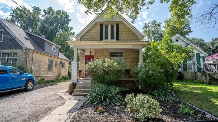 Property Photo:  411 Salisbury Street  ON N5Y 3B3 