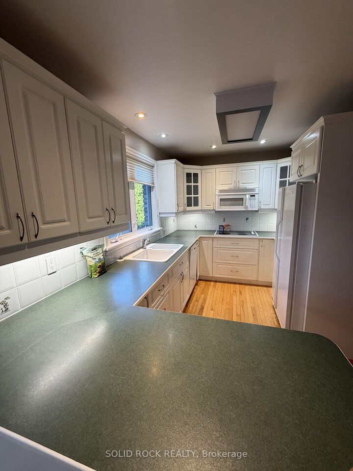 Property Photo:  1953 Mulberry Crescent  ON K1J 8J8 