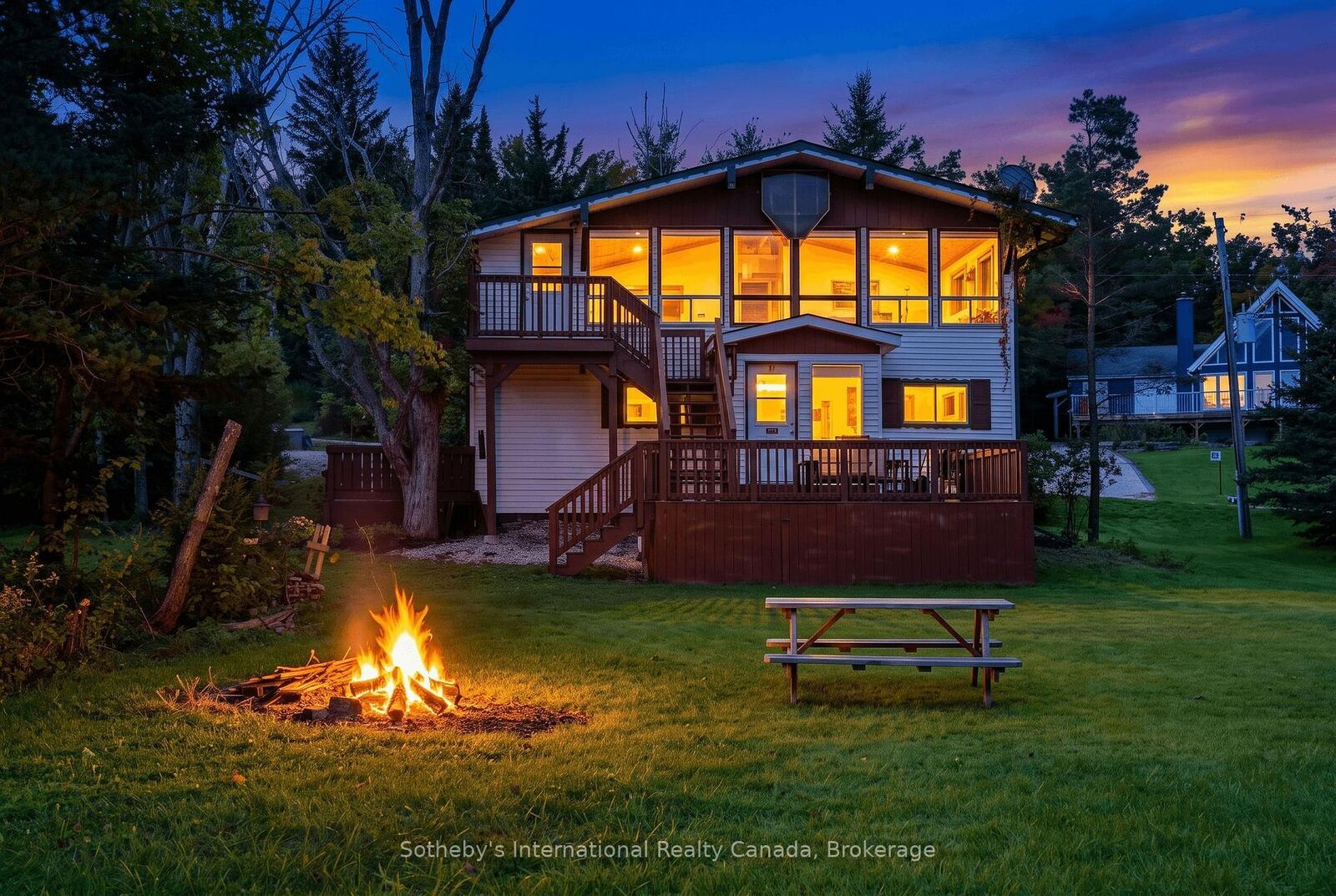 Photo de la propriété: 121 Hamlet Road ON L9Y 3Z2