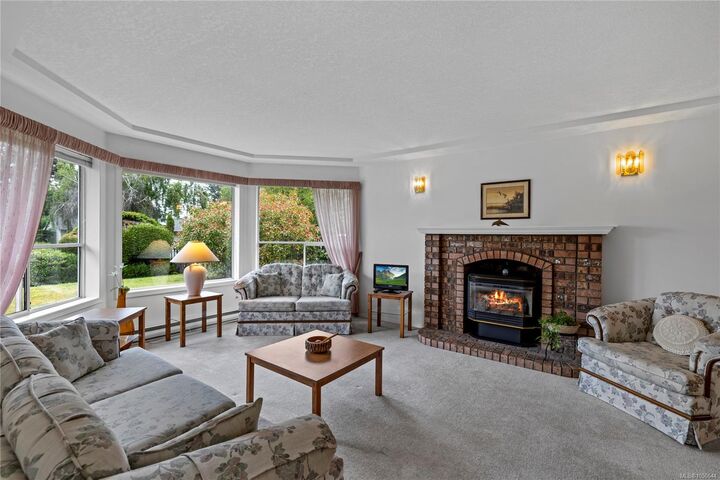 Property Photo:  464 Quatsino Rd  BC V9K 1B5 
