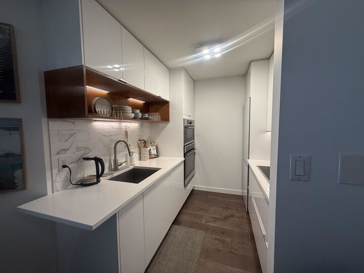 Property Photo:  985 W 10th Avenue 102  BC V5Z 1L9 