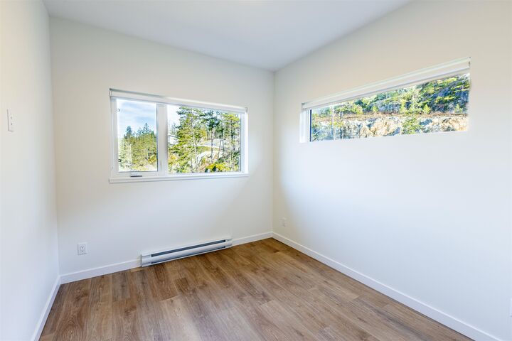 Property Photo:  39180 Finch Place 403  BC V8B 1G8 