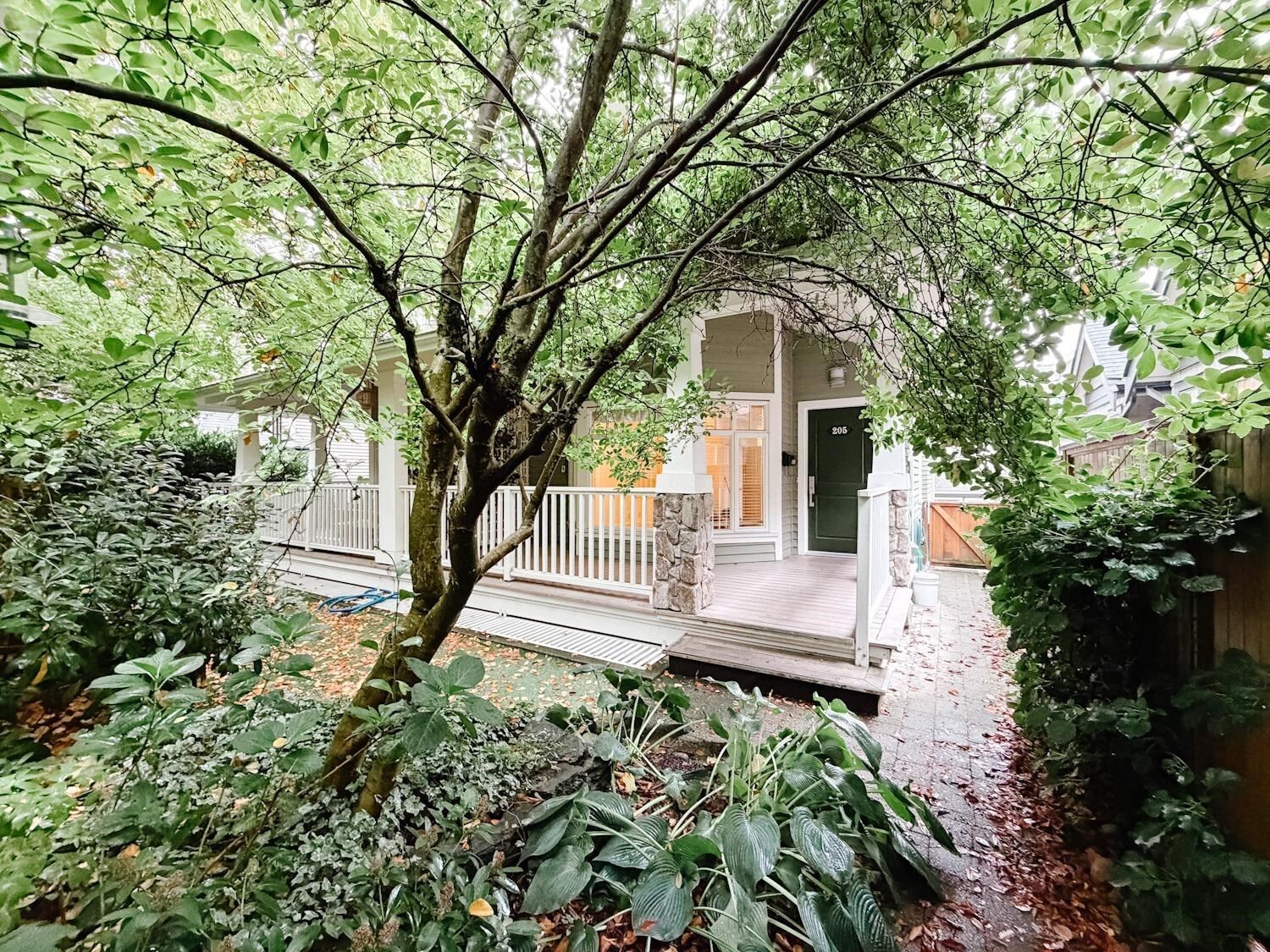 Property Photo:  