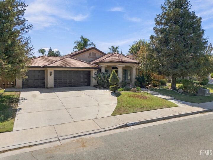 Property Photo: 12009 Stonington Street CA 93312