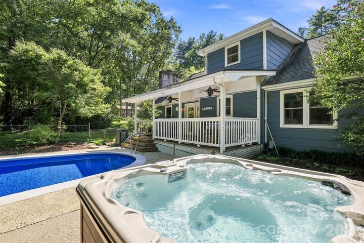 Property Photo: 406 Friendship Lane NC 28768