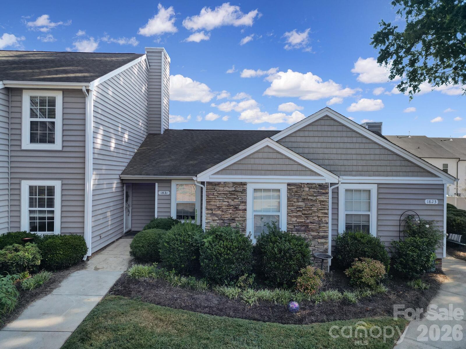 Property Photo: 1821 Fairlawn Court SC 29732