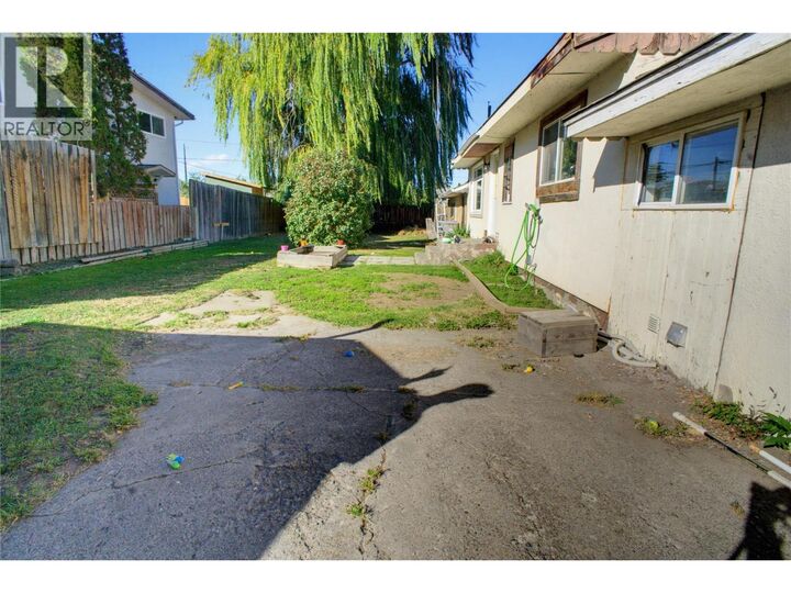 Property Photo:  1302 Cornwall Street  BC V2B 2T4 