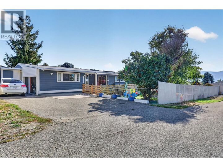 Manufactured home at 3381 Village Green Way 36, West Kelowna