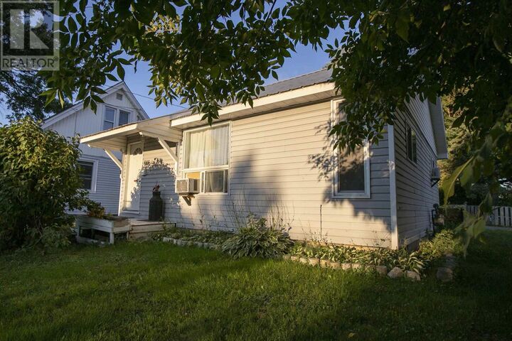 Property Photo:  666 Shafer Ave  ON P6C 3S1 